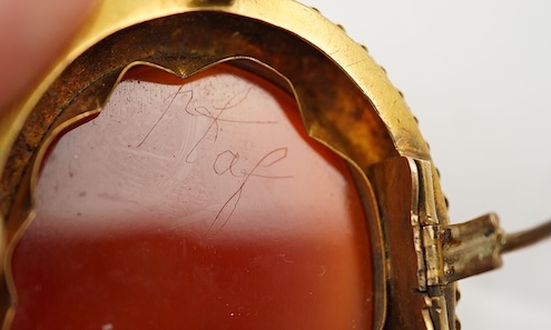 A Victorian agate cameo brooch, second half 19th century